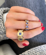 Banda de cigarros apilados