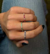 Banda apilable de piedras preciosas y diamantes