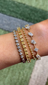 Pulsera de eslabones piramidales