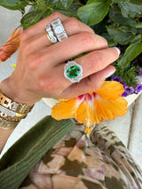 Pendientes Huggies con bisel pavé en relieve