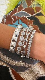 Pulsera de eslabones piramidales