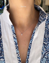 Colgante de cruz de diamantes