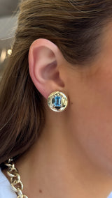 Pendientes Huggies con bisel pavé en relieve