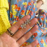 Pendientes con forma de flor y diamantes en talla baguette