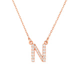 Collar con inicial de un solo diamante
