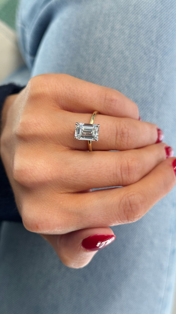 3.32ct Solitare Emerald Ring