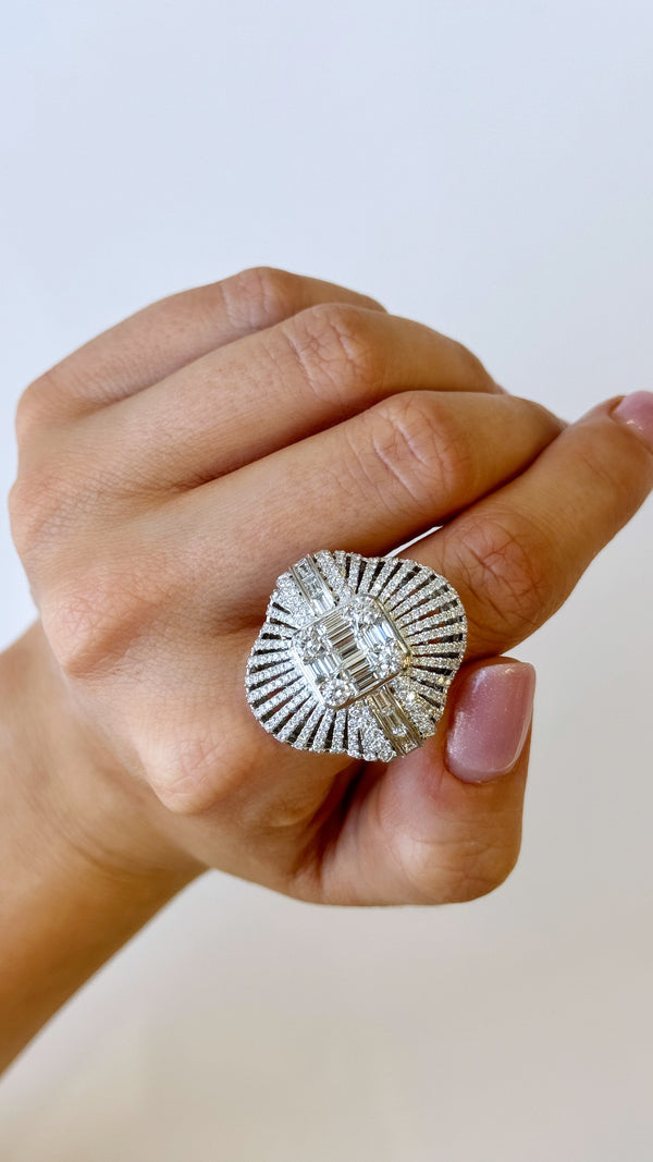 Anillo de diamante en forma de cúpula 