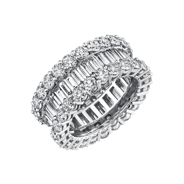 Anillo de eternidad con diamantes de triple fila 