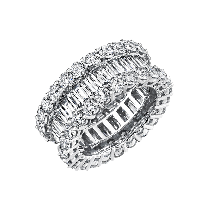 Anillo de eternidad con diamantes de triple fila 