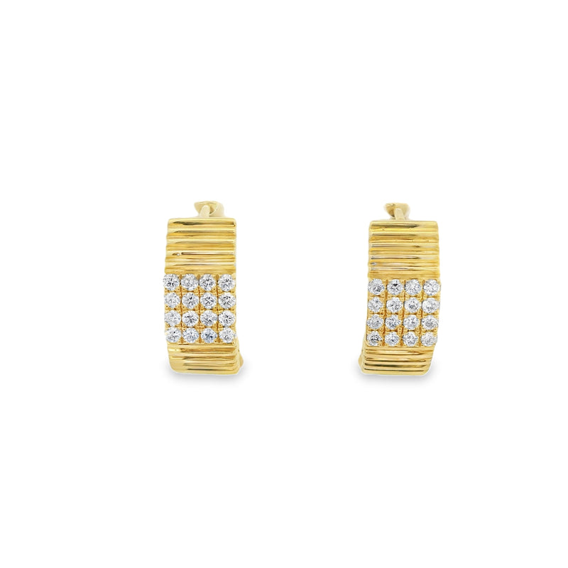 Pendientes Huggies con bisel pavé en relieve