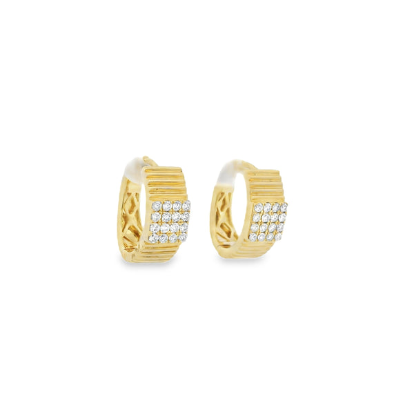 Pendientes Huggies con bisel pavé en relieve