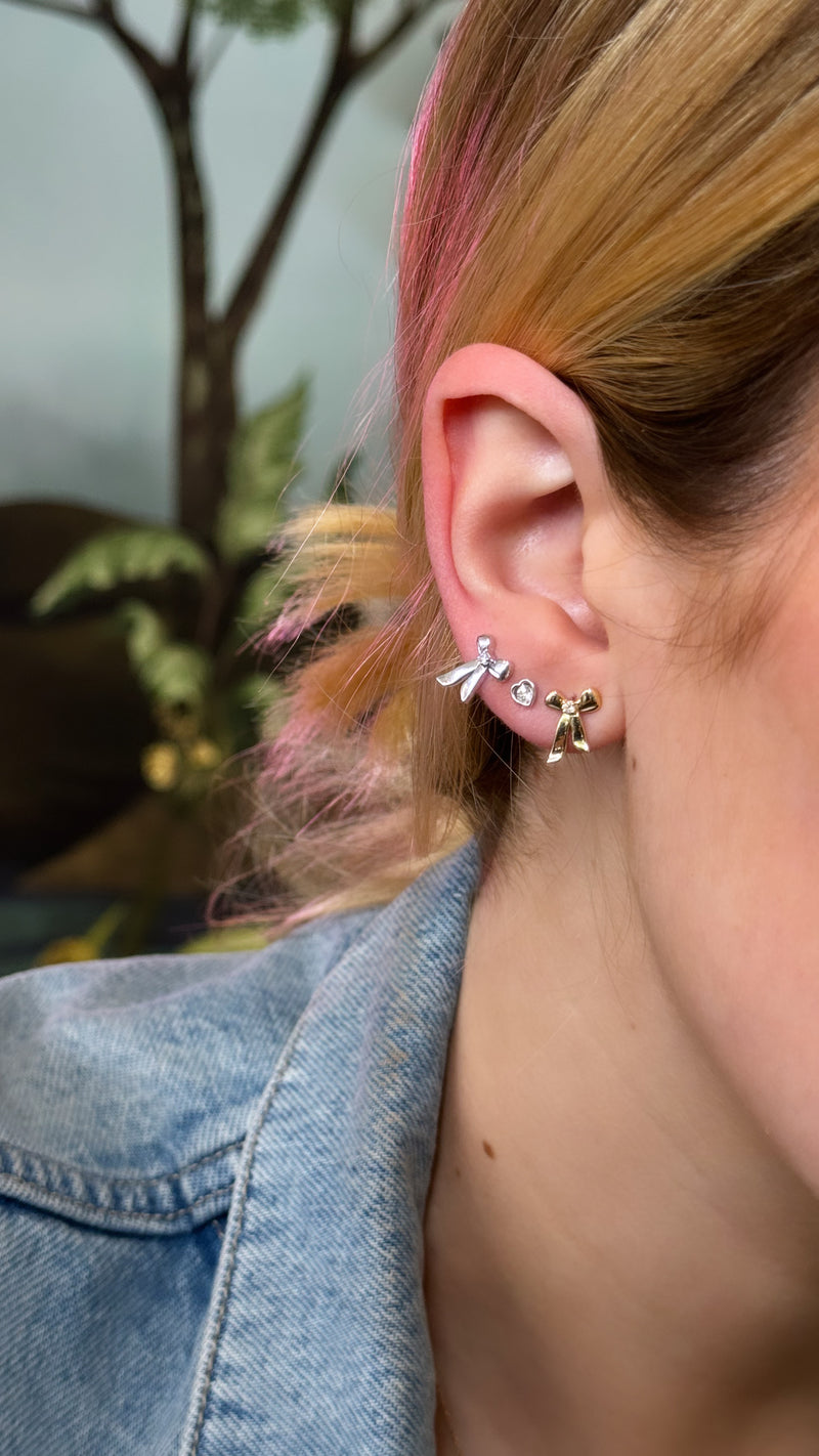 Pendientes con forma de lazo de diamante